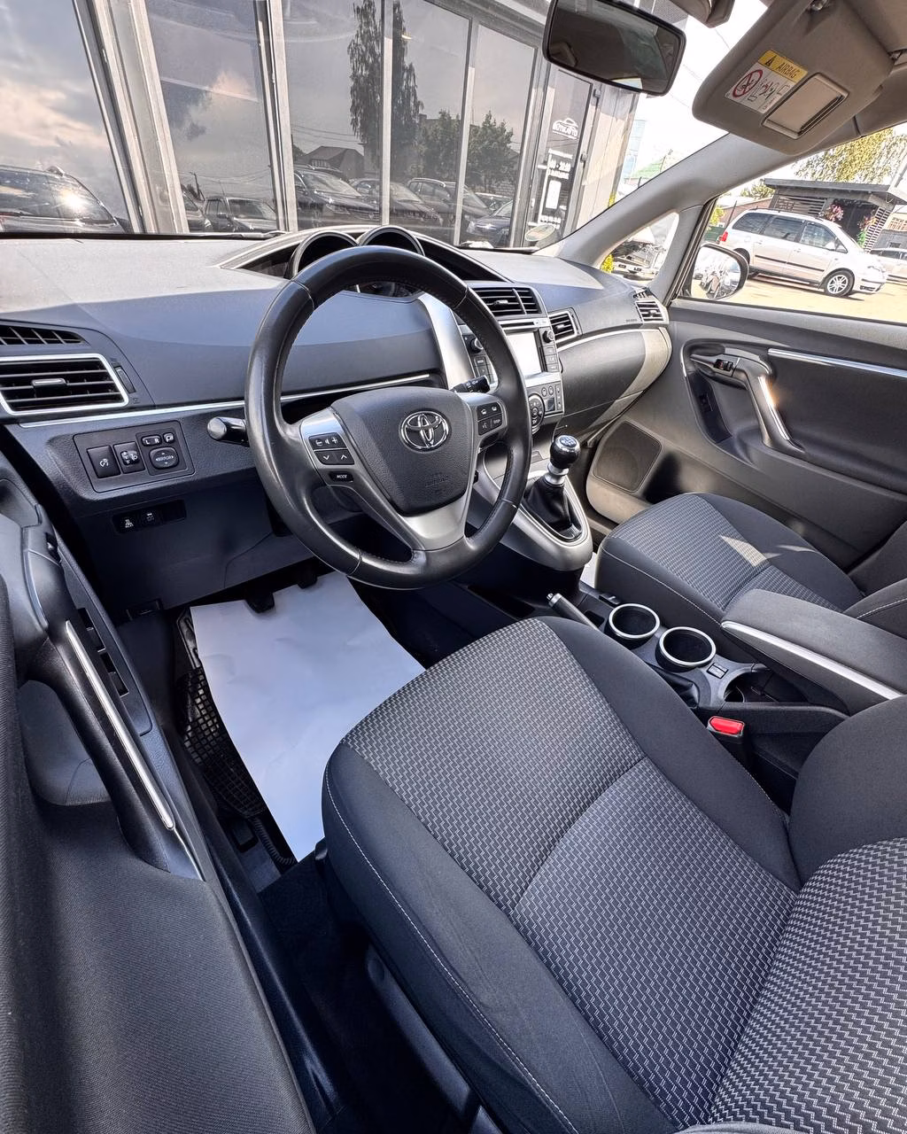 Toyota Verso фото 10