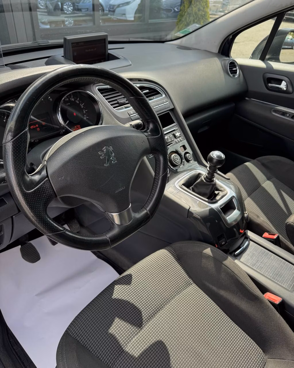 Peugeot 5008 фото 11