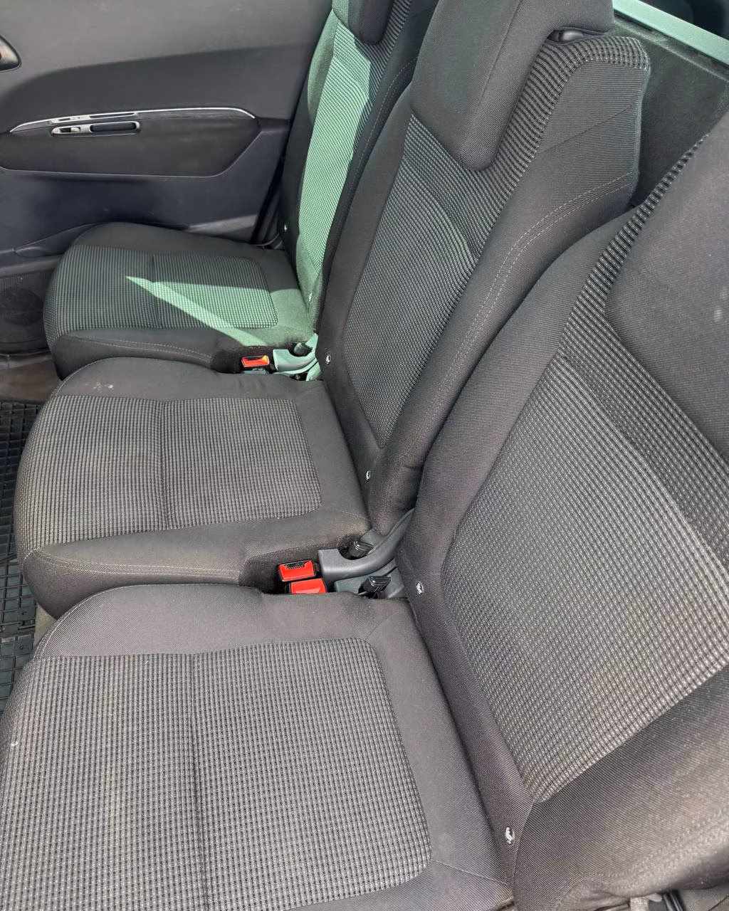 Peugeot 5008 фото 12