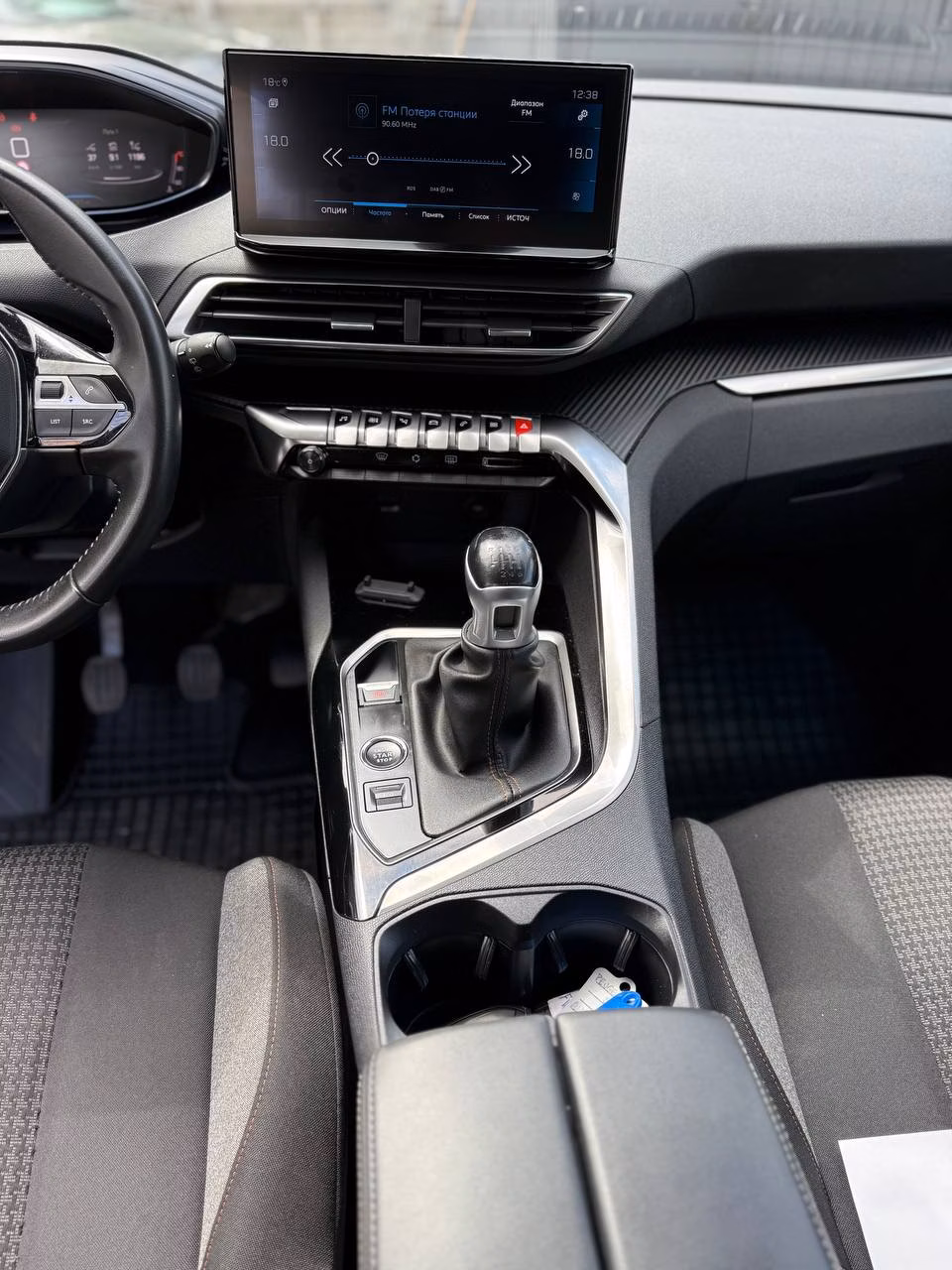 Peugeot 5008 фото 10