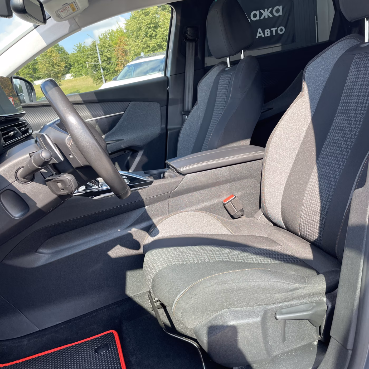 Peugeot 5008 фото 12