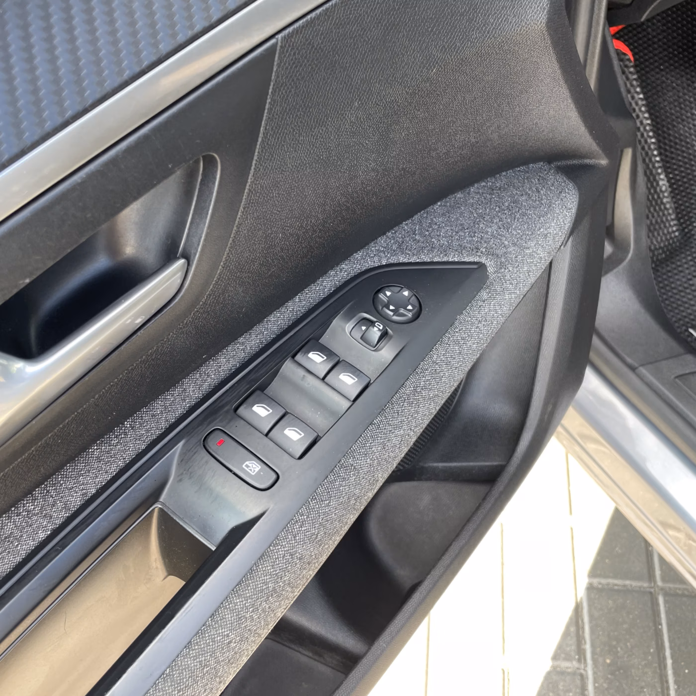 Peugeot 5008 фото 11