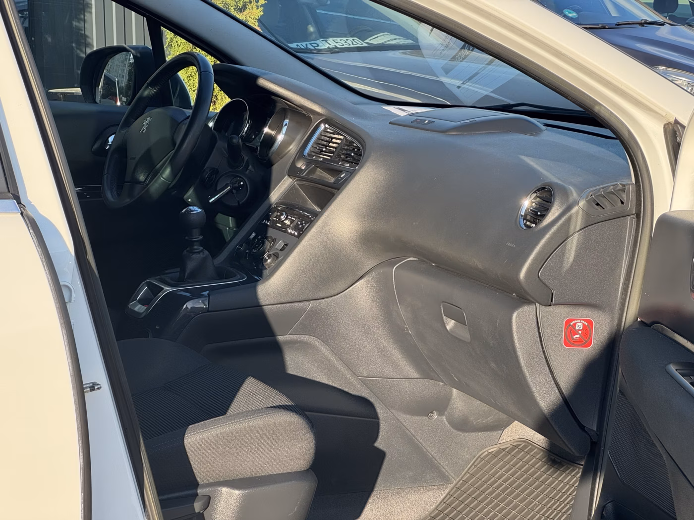 Peugeot 5008 фото 15