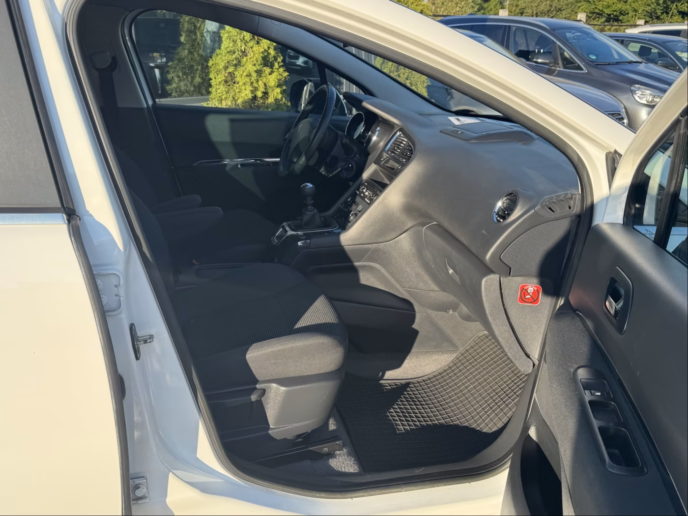 Peugeot 5008 фото 14