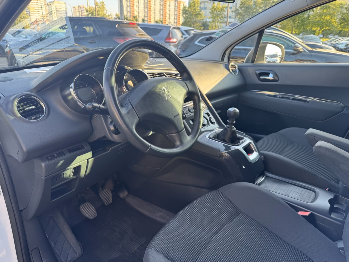 Peugeot 5008 фото 12