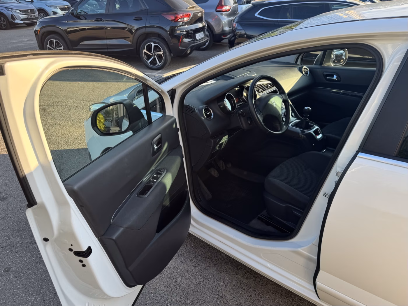Peugeot 5008 фото 10