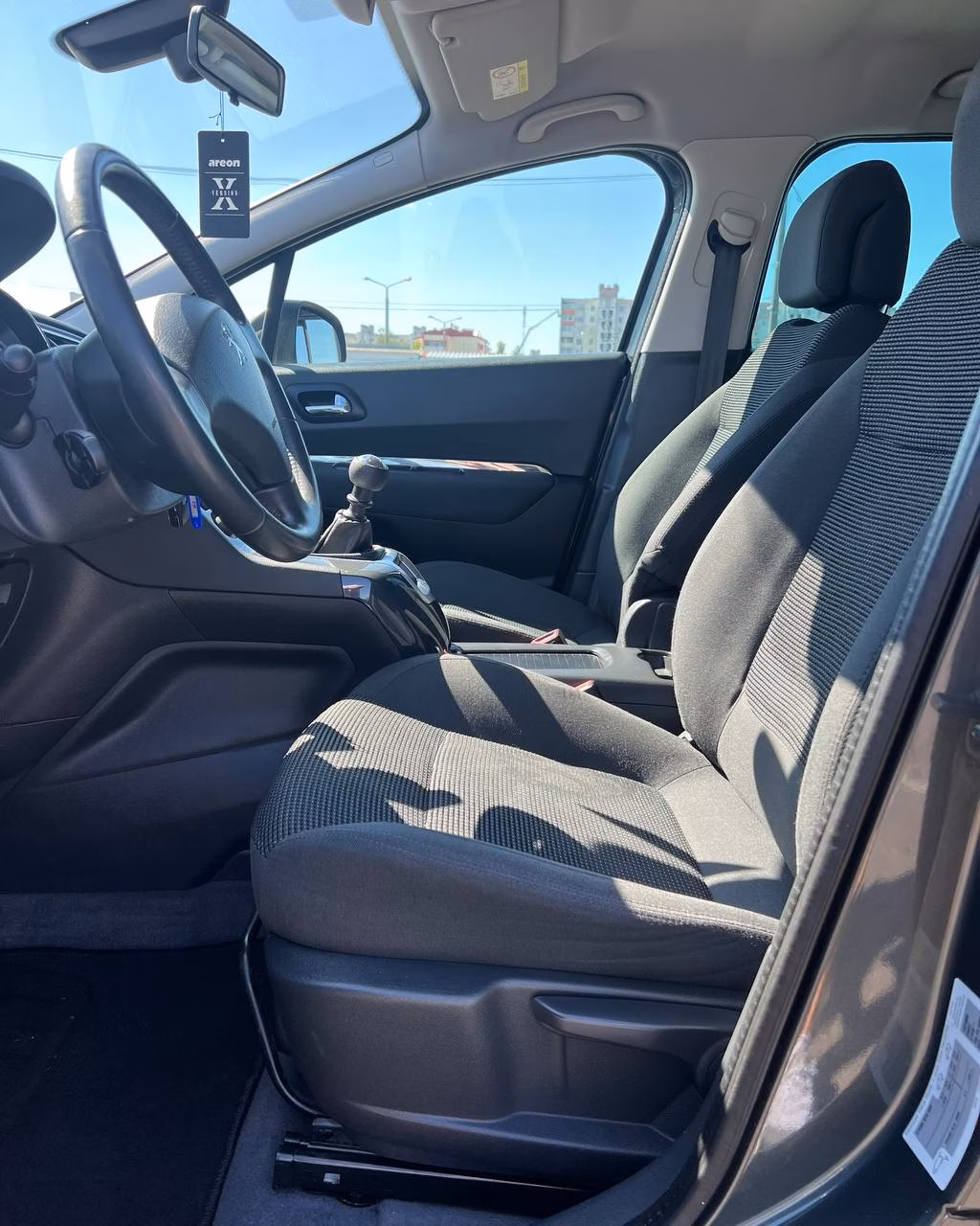 Peugeot 5008 фото 9