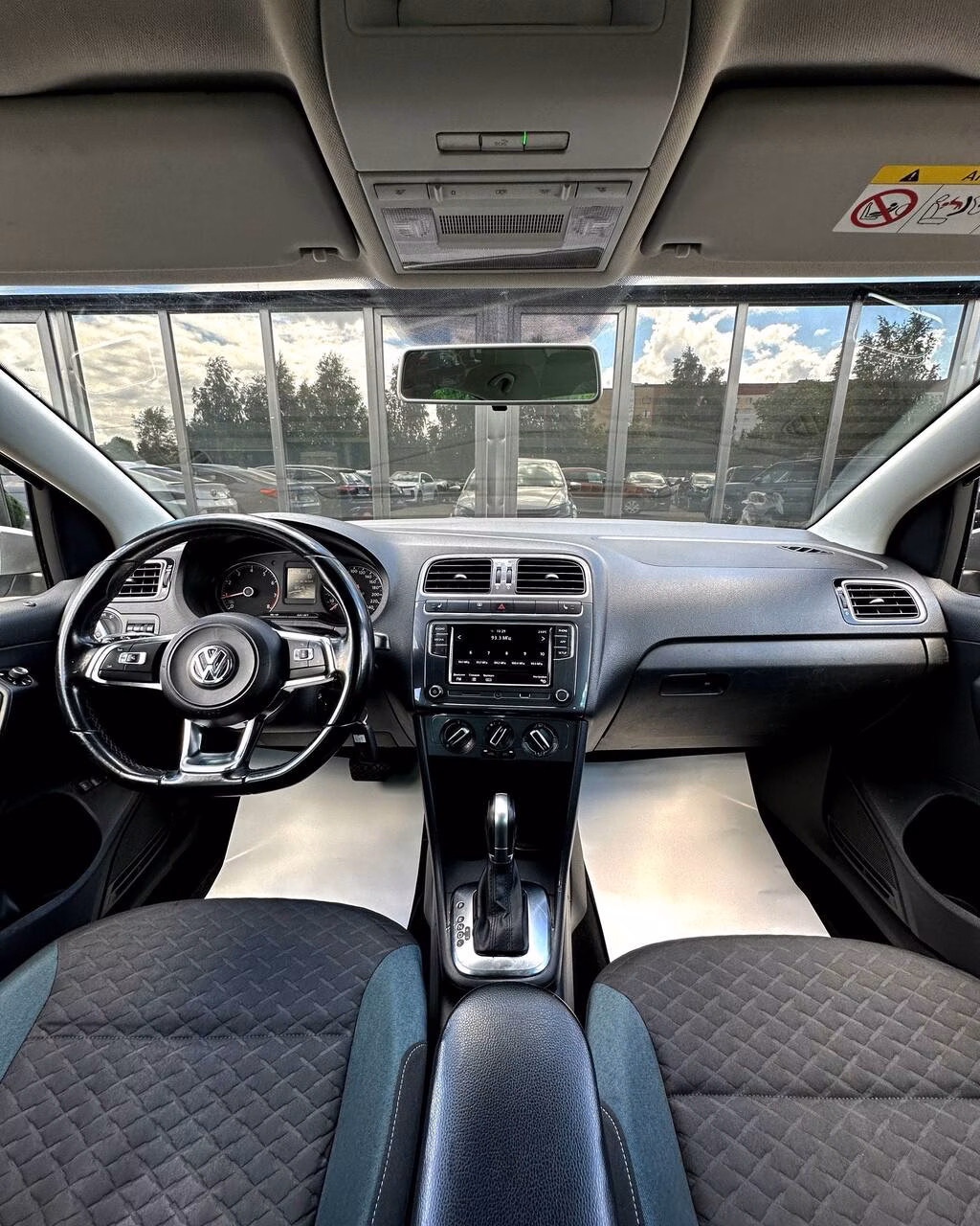 Volkswagen Polo Sedan фото 10