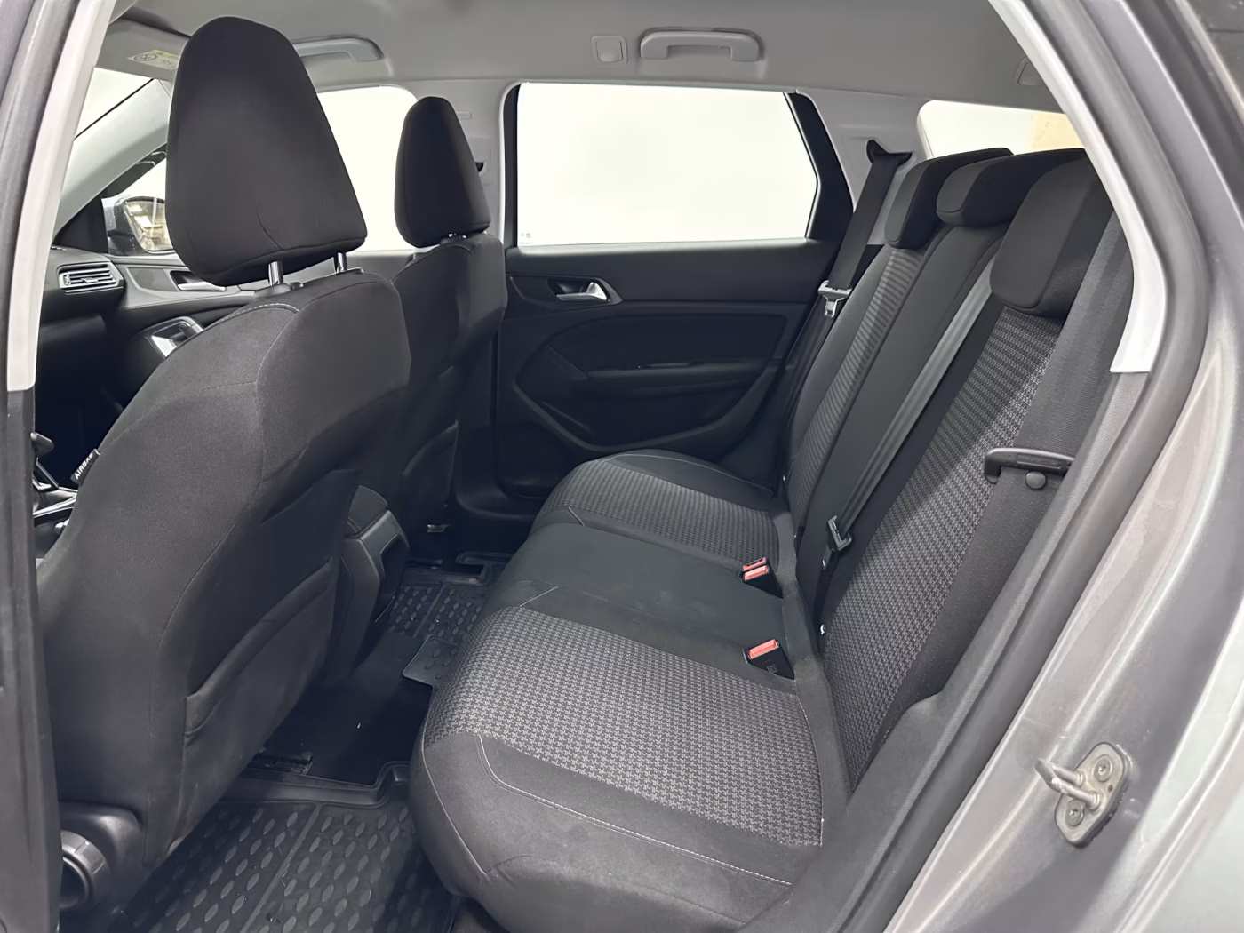 Peugeot 308 фото 9
