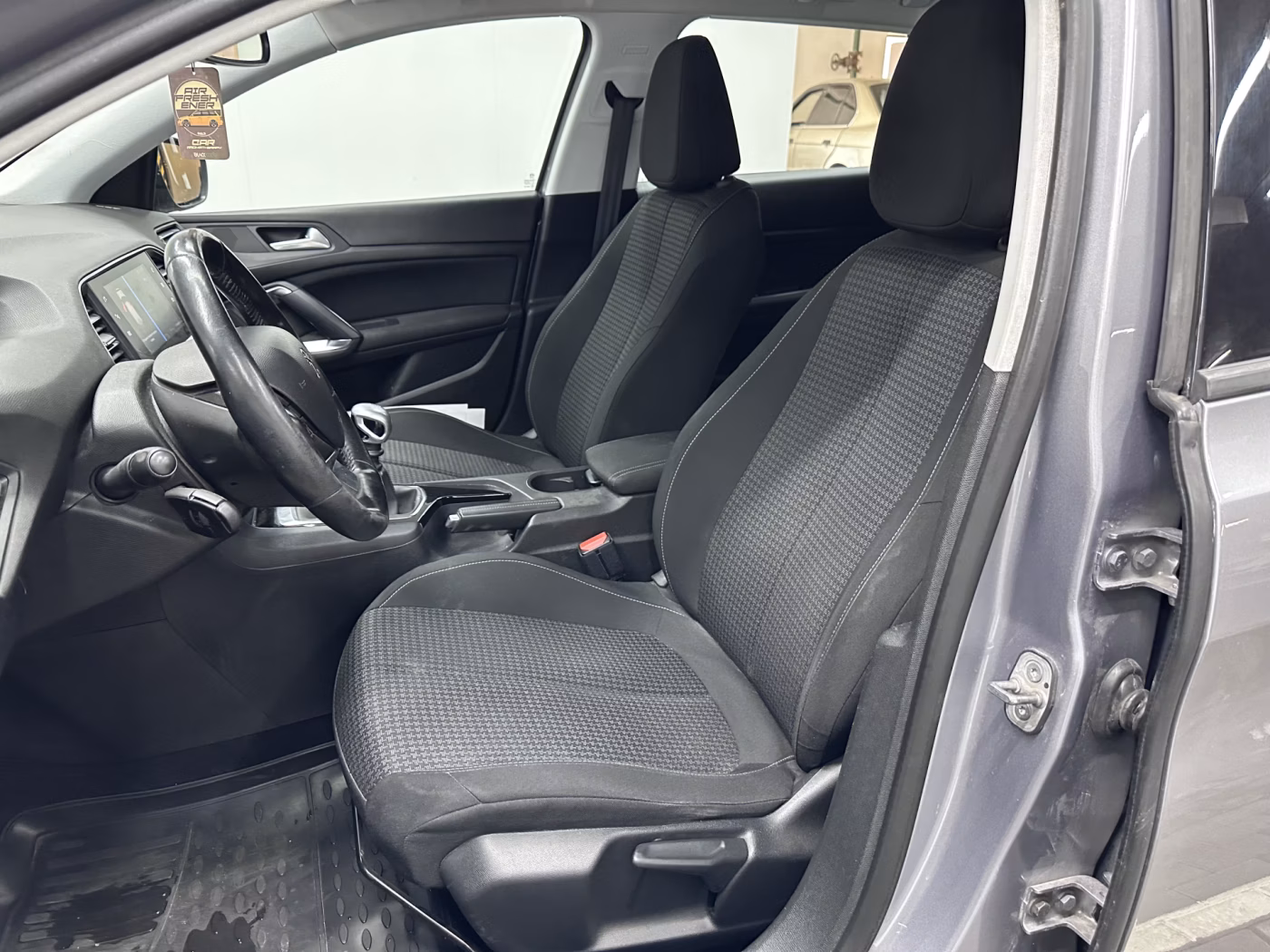 Peugeot 308 фото 8
