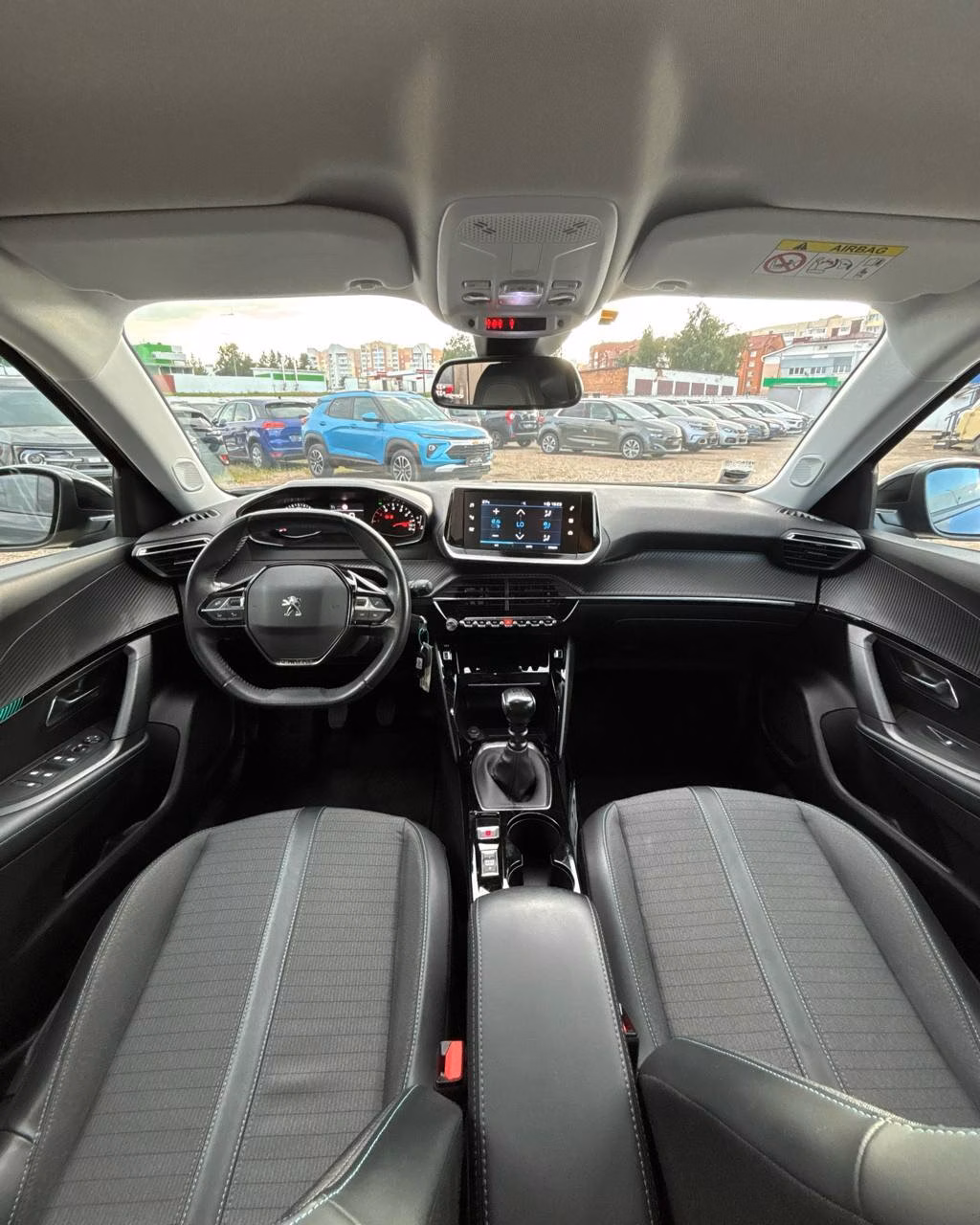 Peugeot 2008 фото 10
