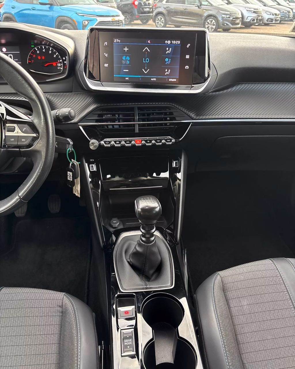 Peugeot 2008 фото 12