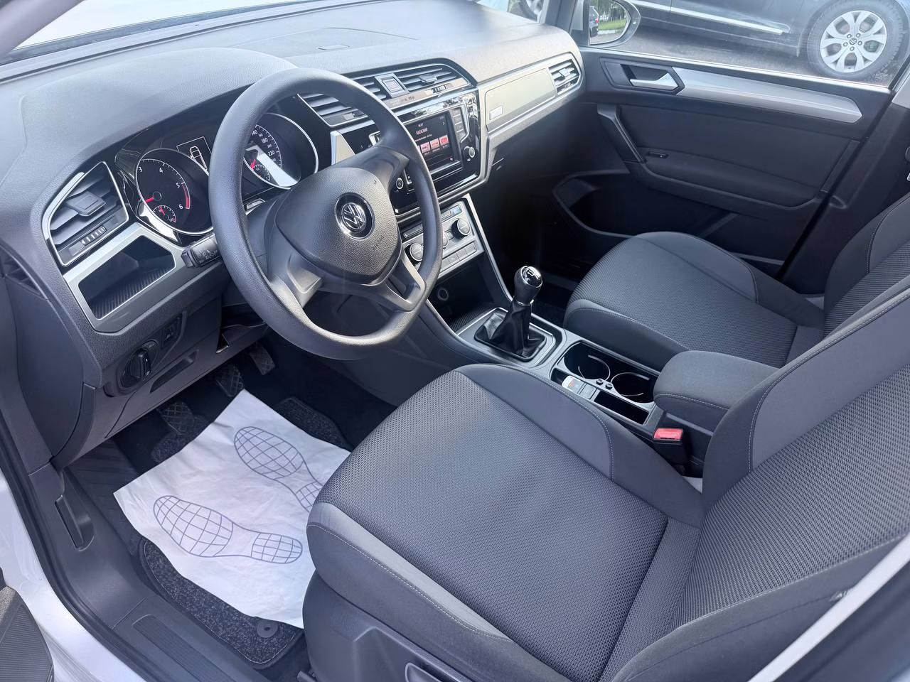 Volkswagen Touran фото 8