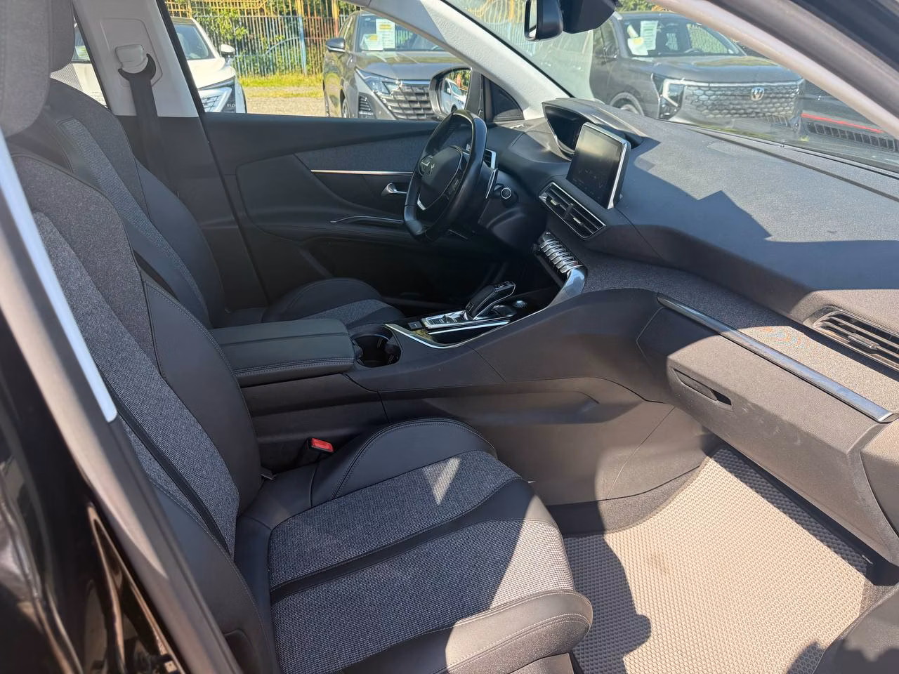 Peugeot 5008 фото 11