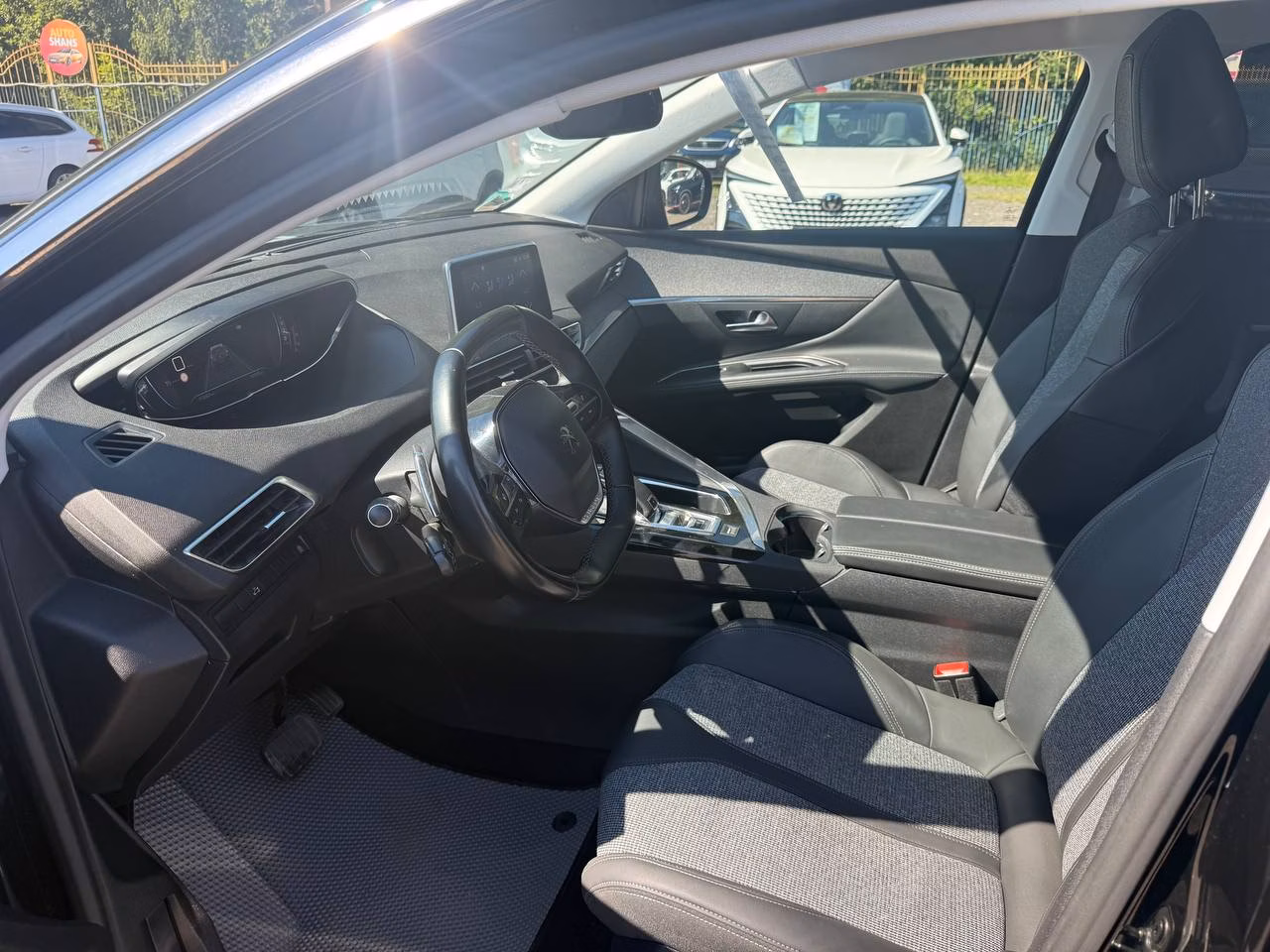 Peugeot 5008 фото 13