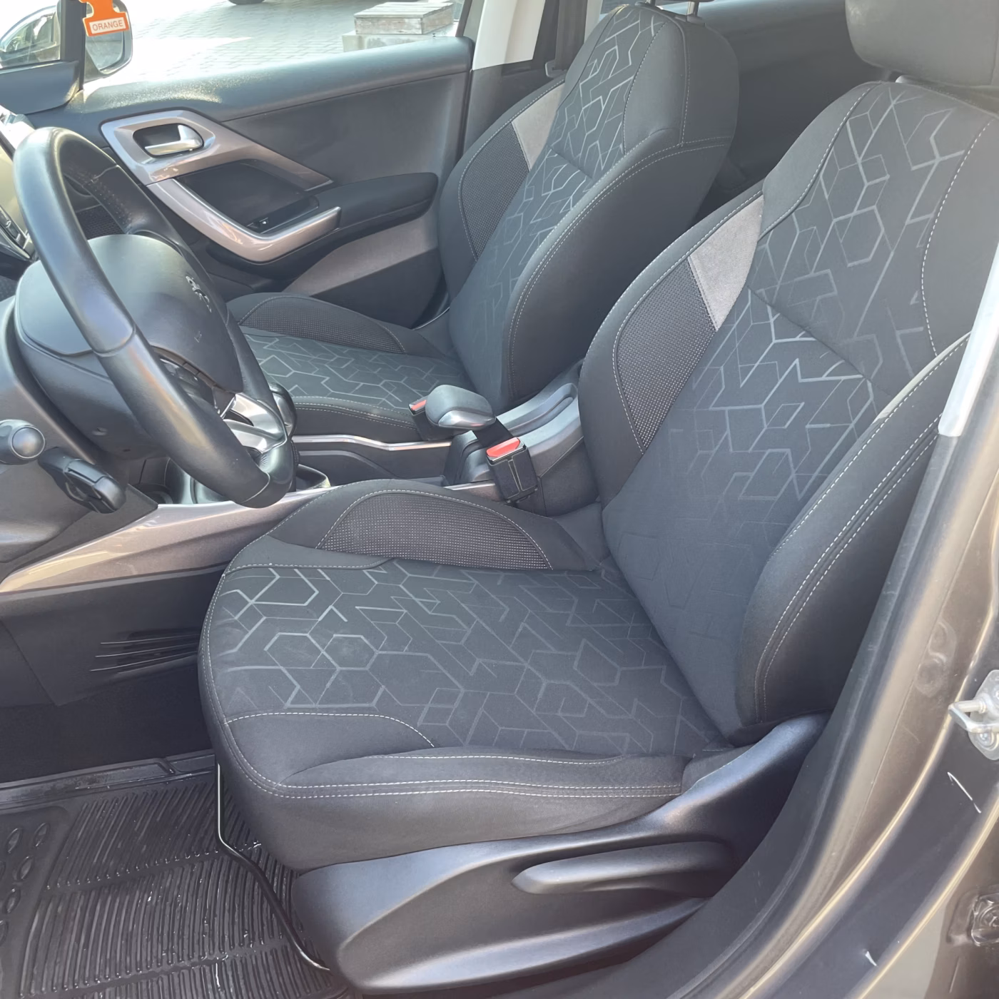 Peugeot 2008 фото 12