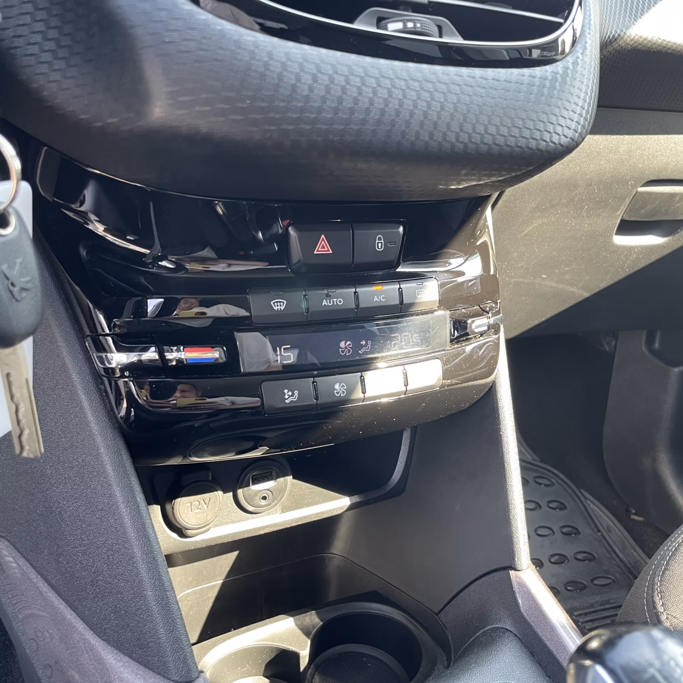 Peugeot 2008 фото 21