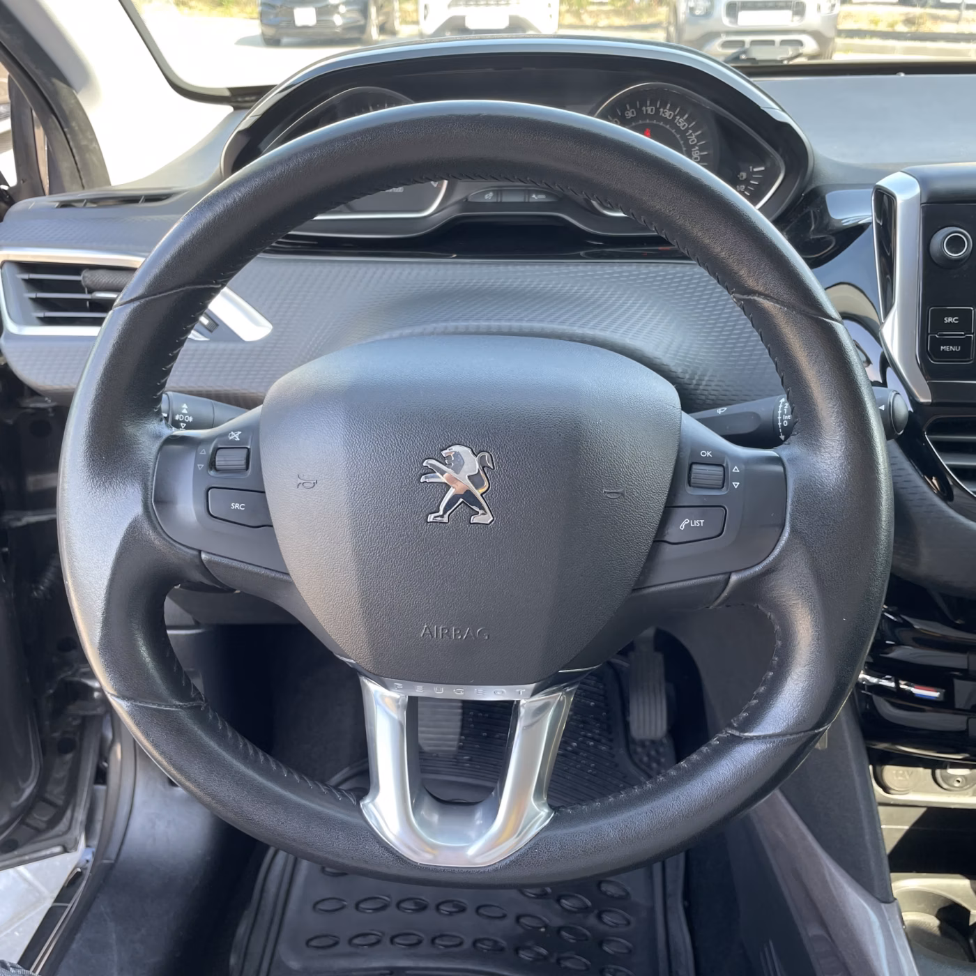 Peugeot 2008 фото 15