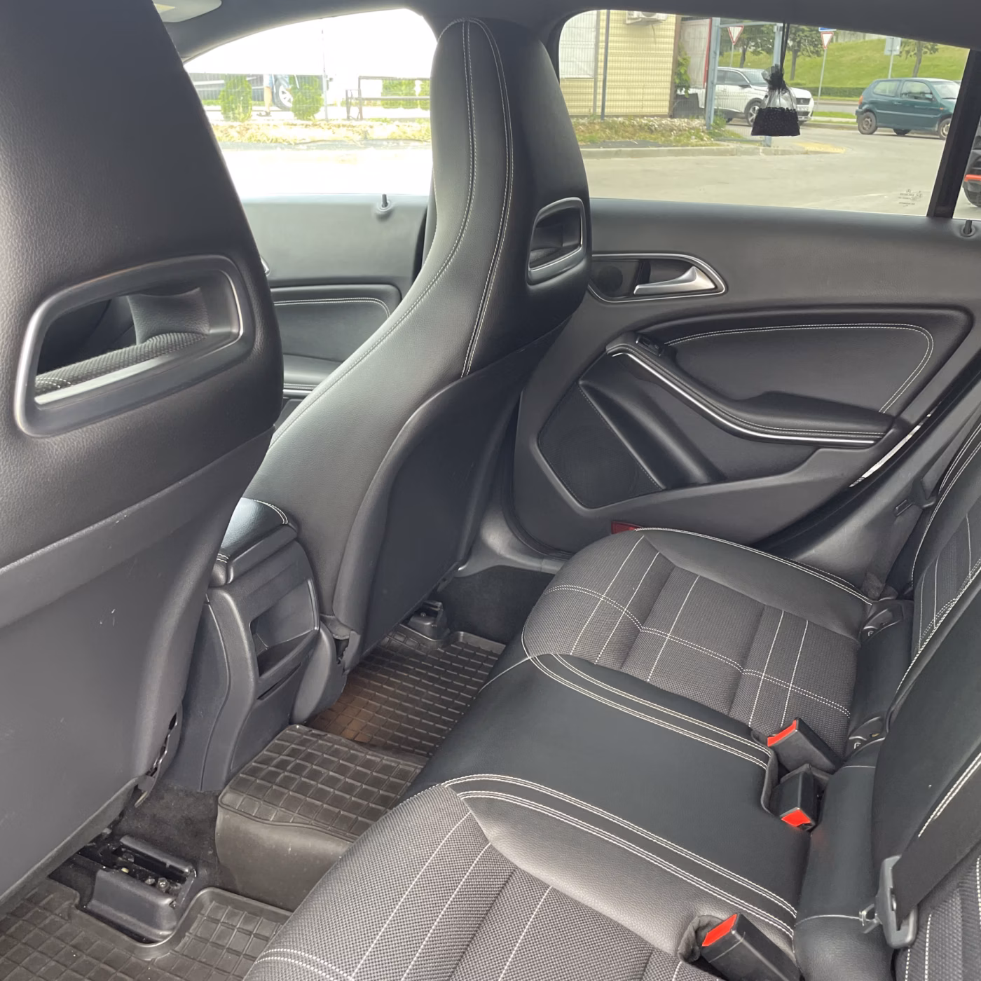 Mercedes-Benz CLA фото 16