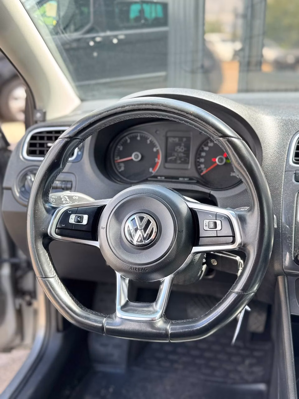 Volkswagen Polo Sedan фото 12