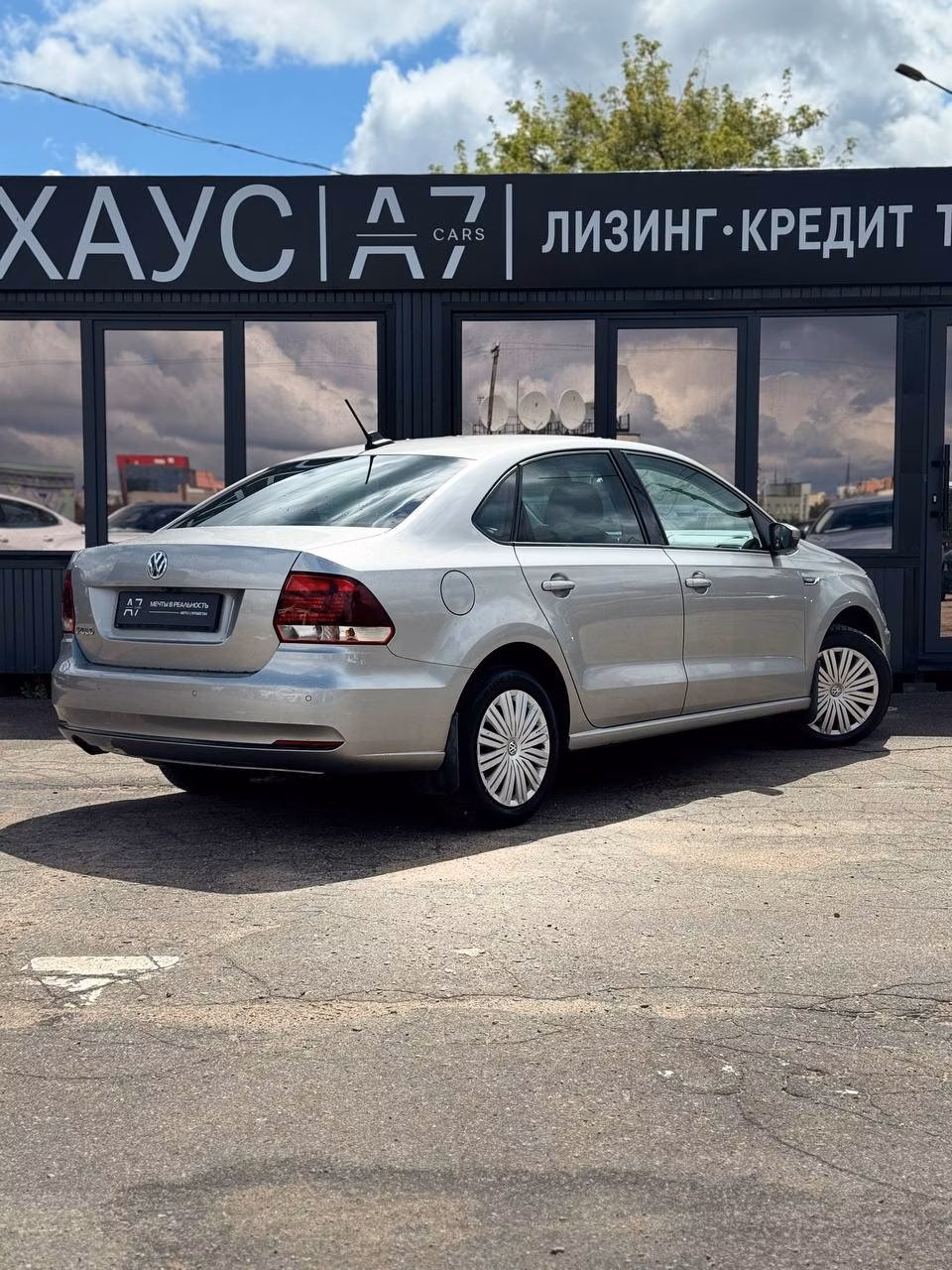 Volkswagen Polo Sedan фото 5