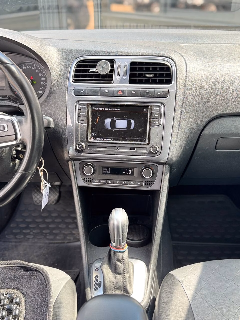 Volkswagen Polo Sedan фото 13