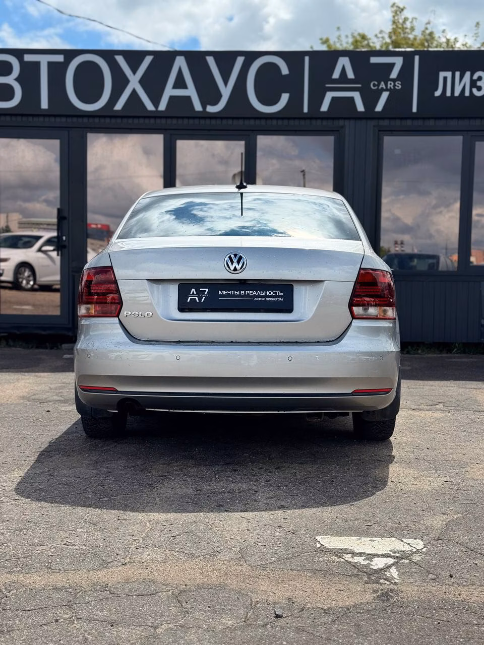 Volkswagen Polo Sedan фото 6