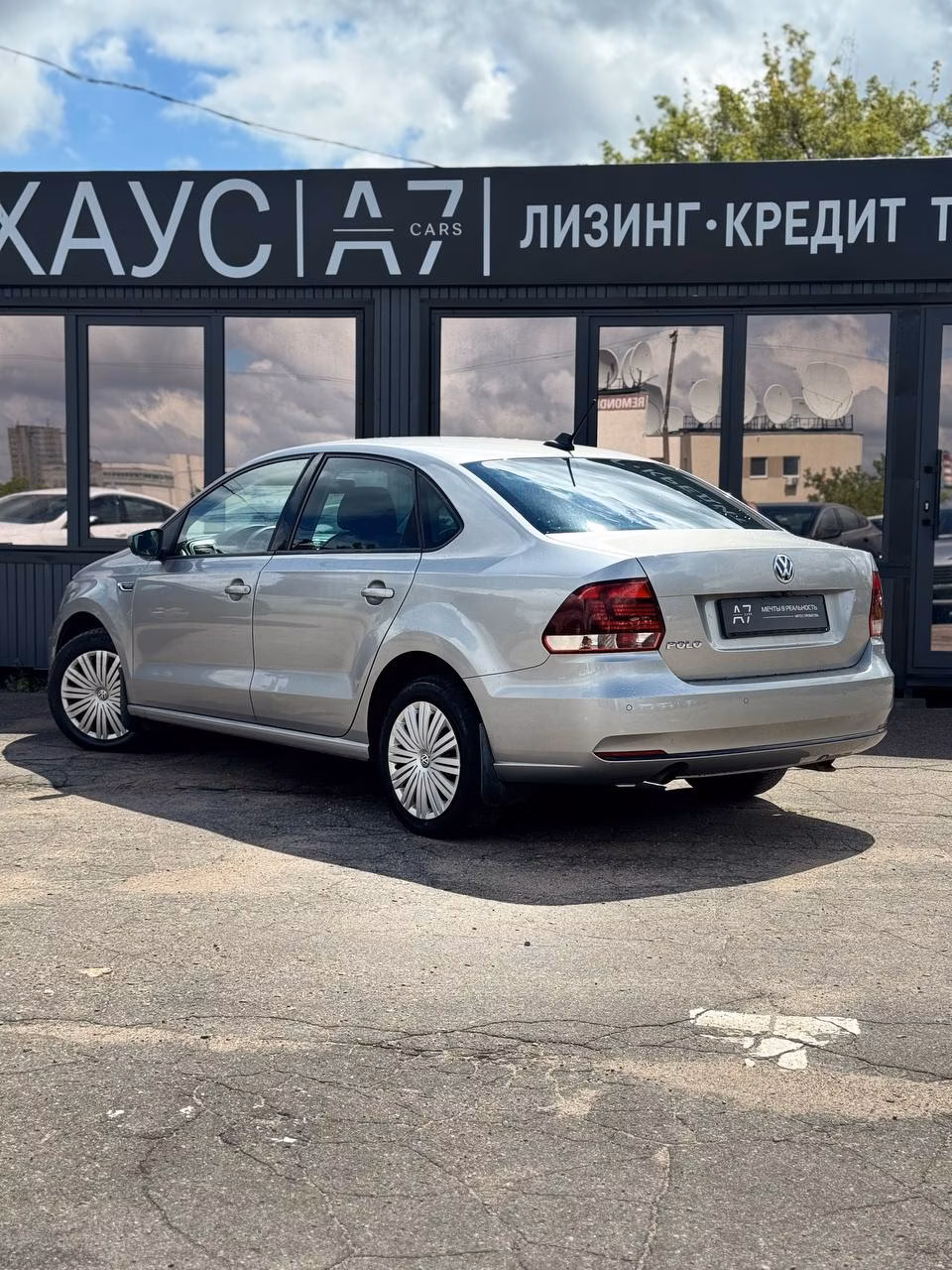 Volkswagen Polo Sedan фото 7