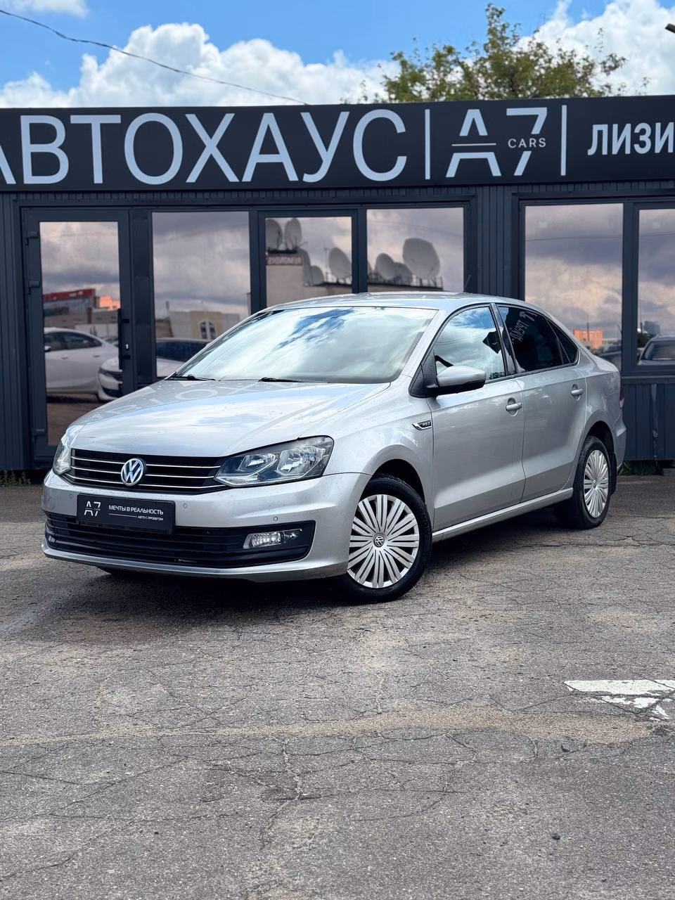 Volkswagen Polo Sedan фото 4