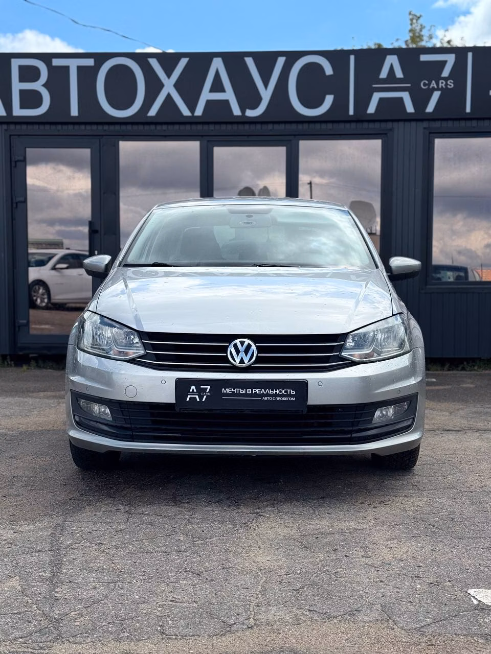 Volkswagen Polo Sedan фото 3