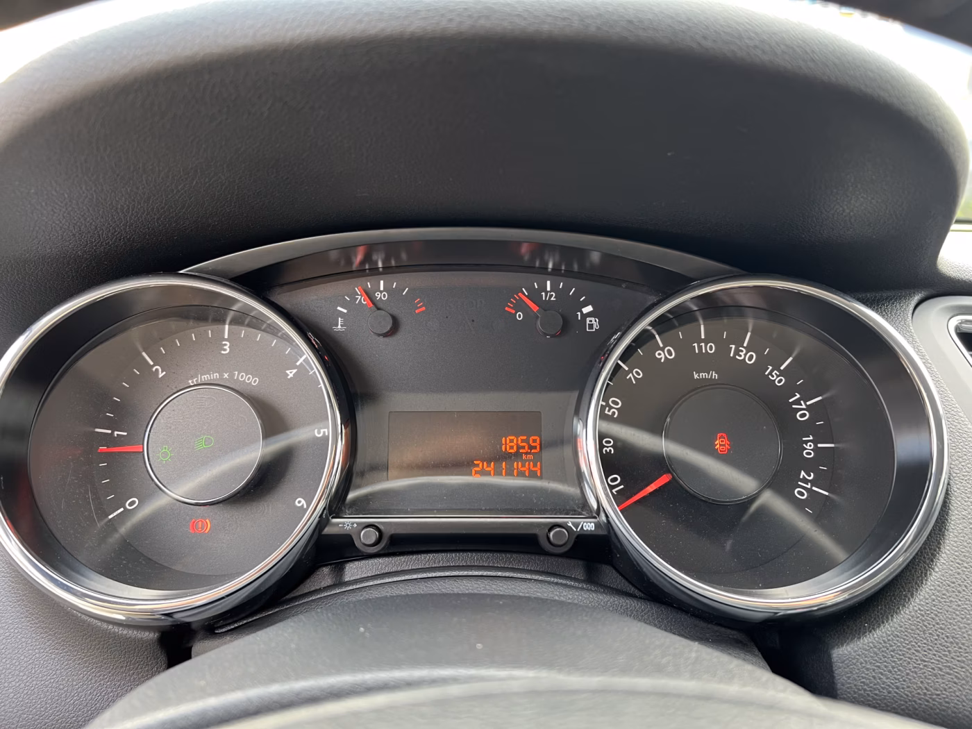 Peugeot 5008 фото 24