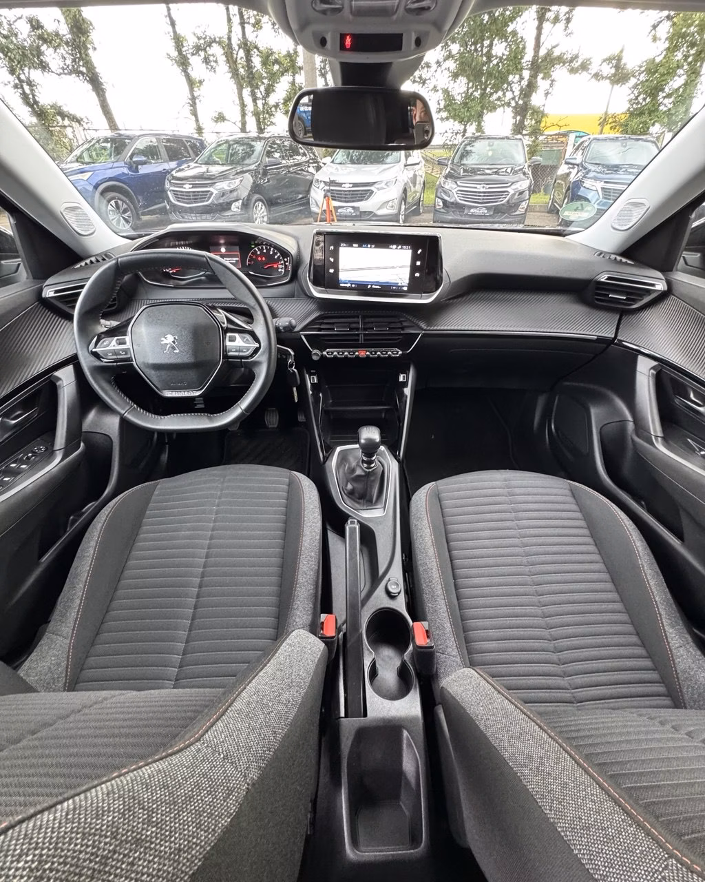 Peugeot 2008 фото 9