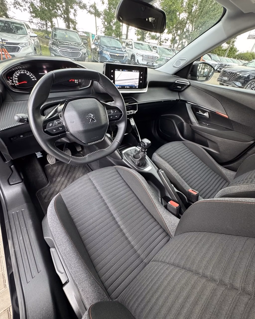Peugeot 2008 фото 10