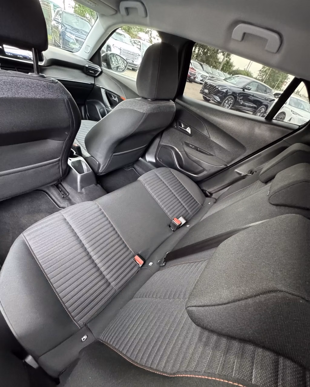 Peugeot 2008 фото 12