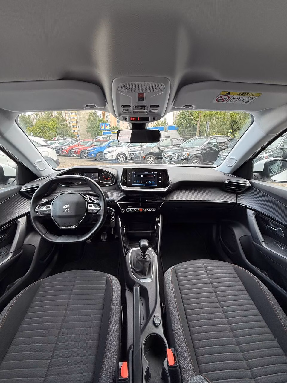 Peugeot 2008 фото 9