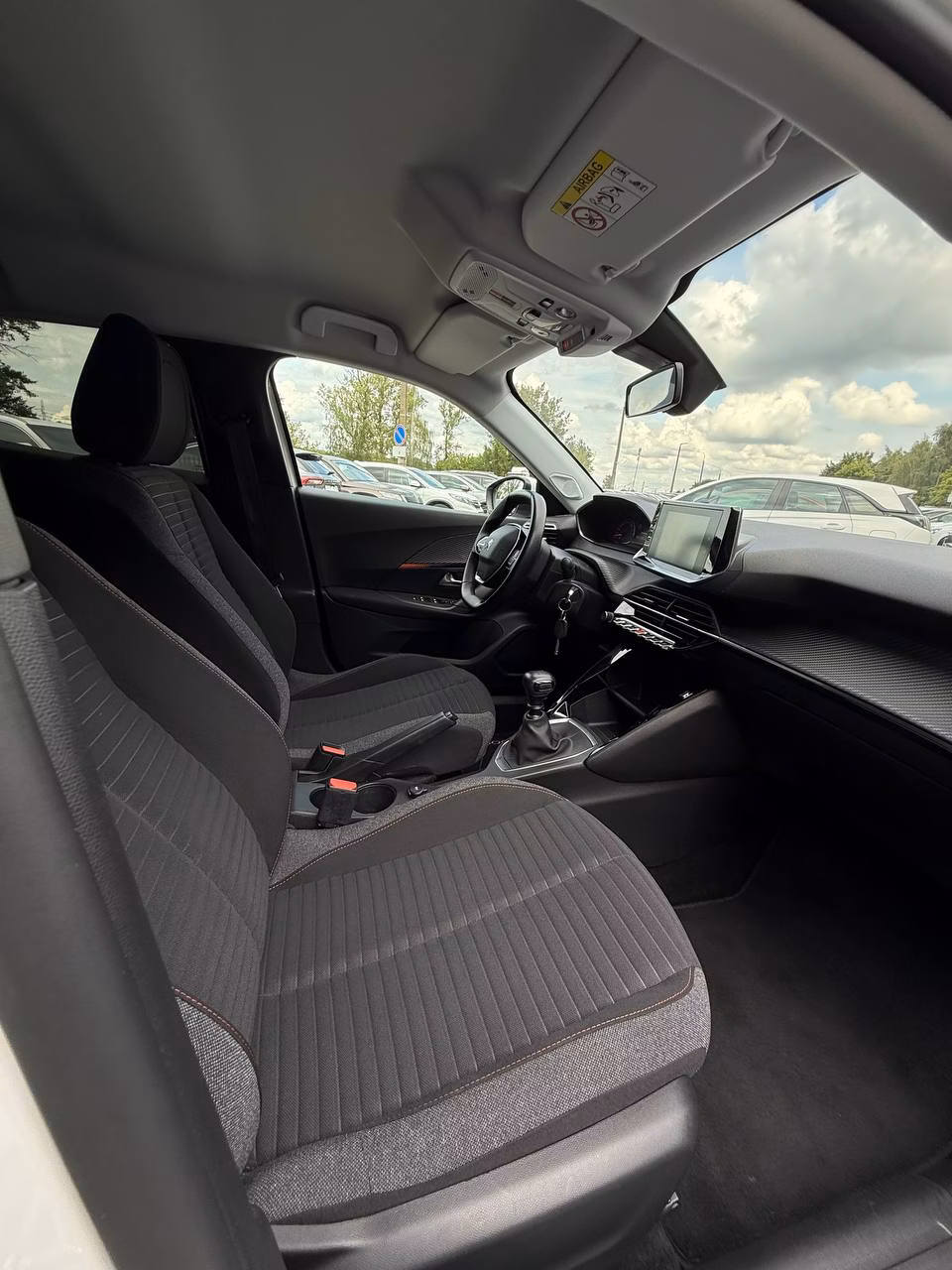 Peugeot 2008 фото 12