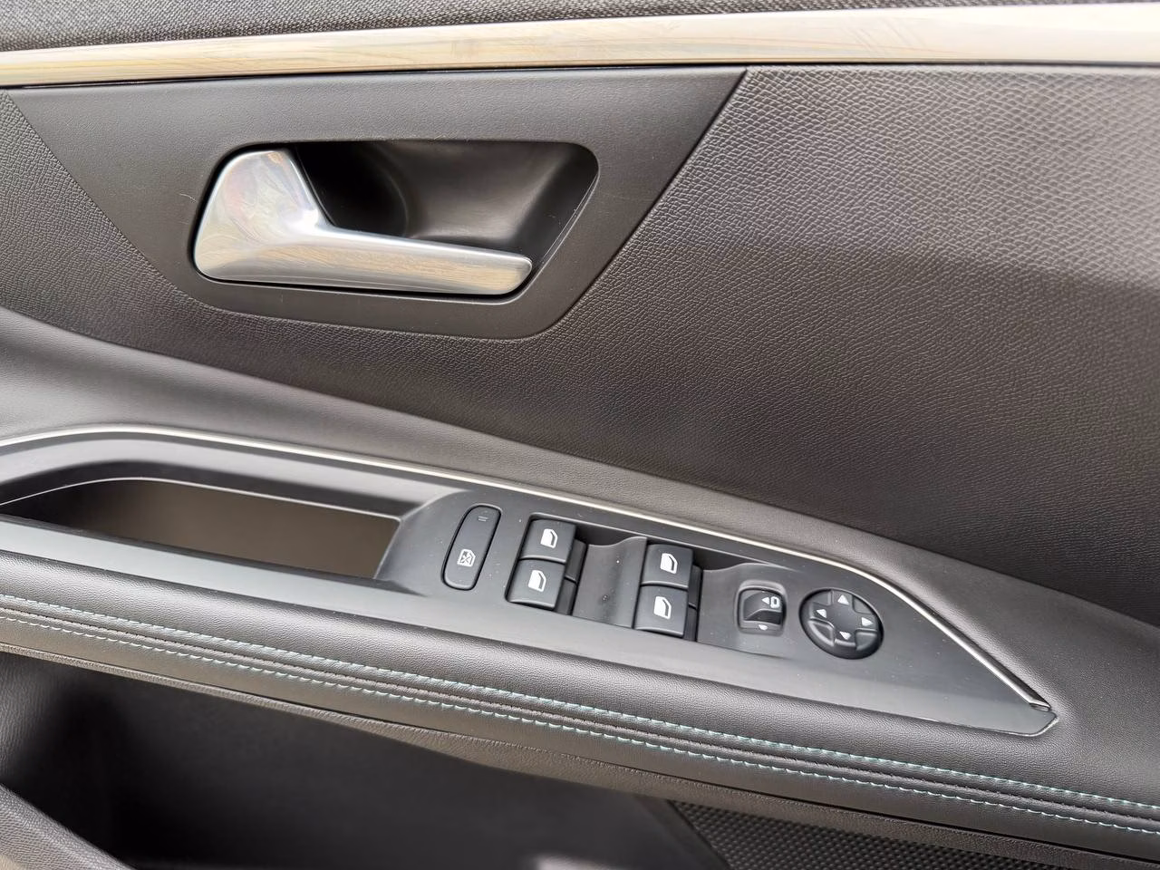 Peugeot 5008 фото 15