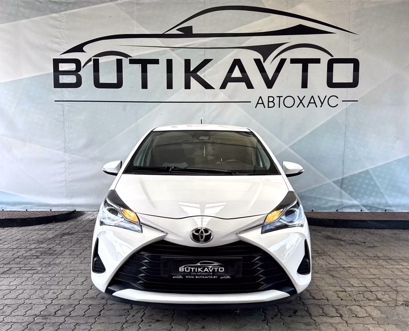 Toyota Yaris фото 2
