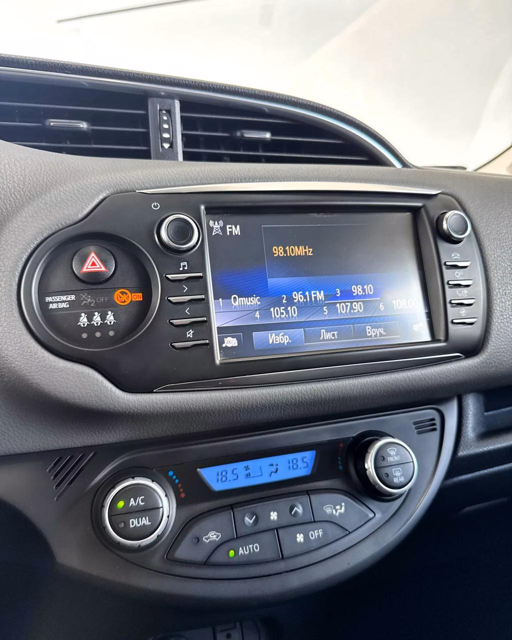 Toyota Yaris фото 12