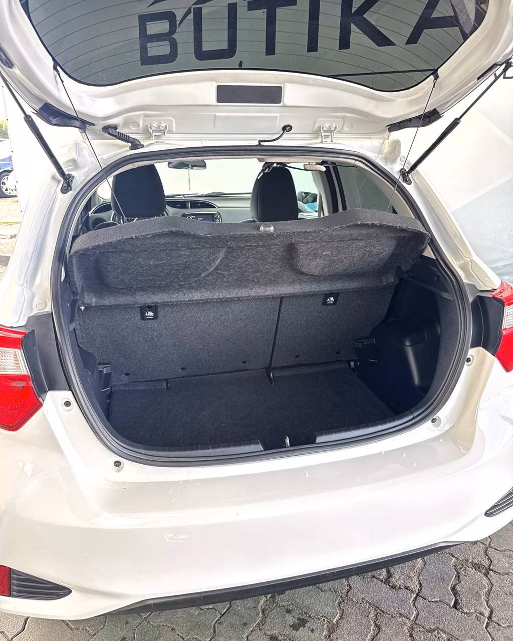 Toyota Yaris фото 14
