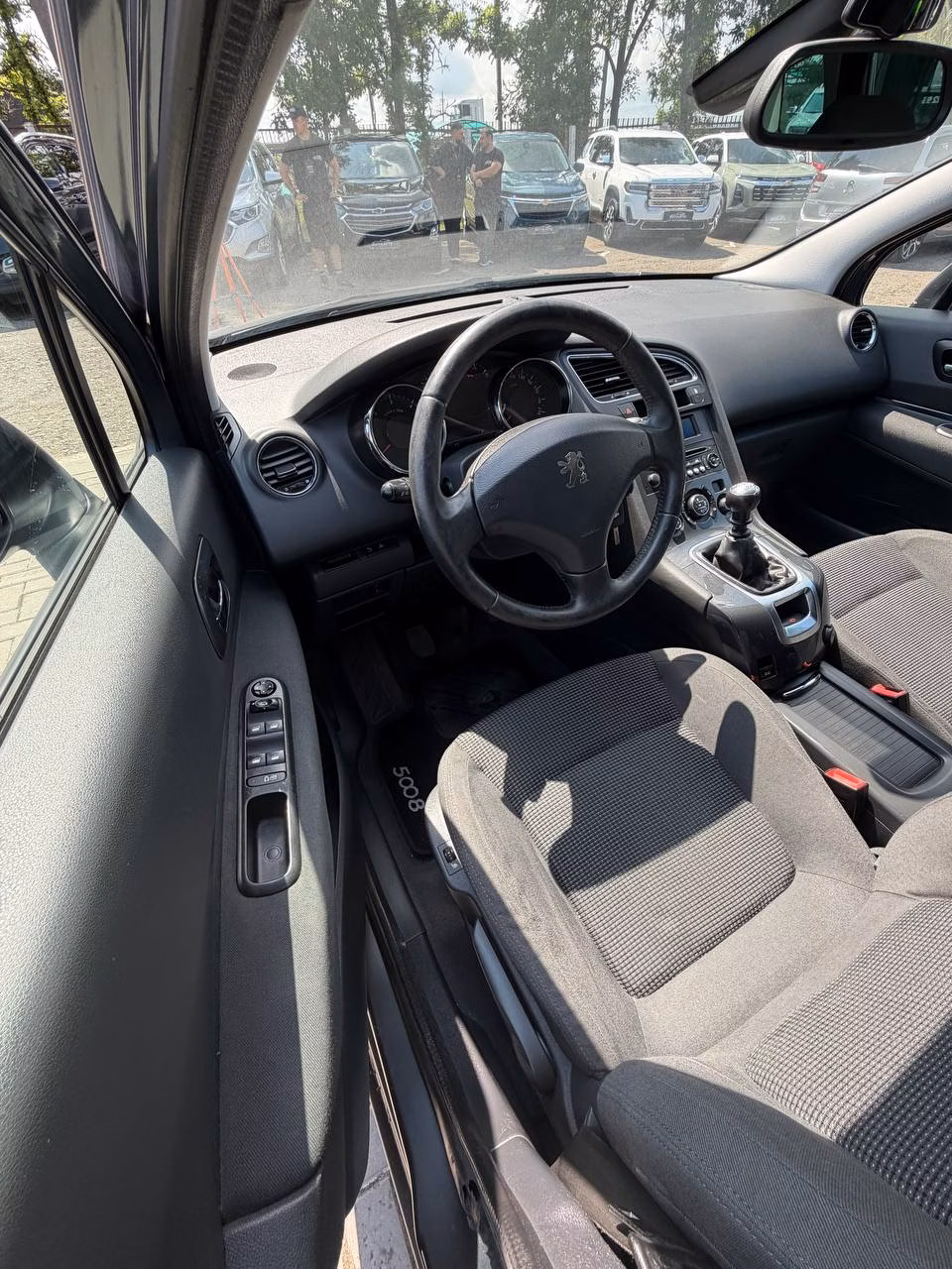 Peugeot 5008 фото 8