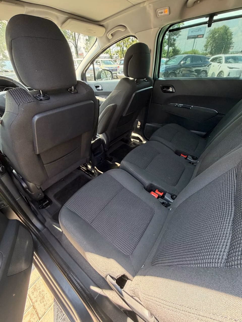 Peugeot 5008 фото 10