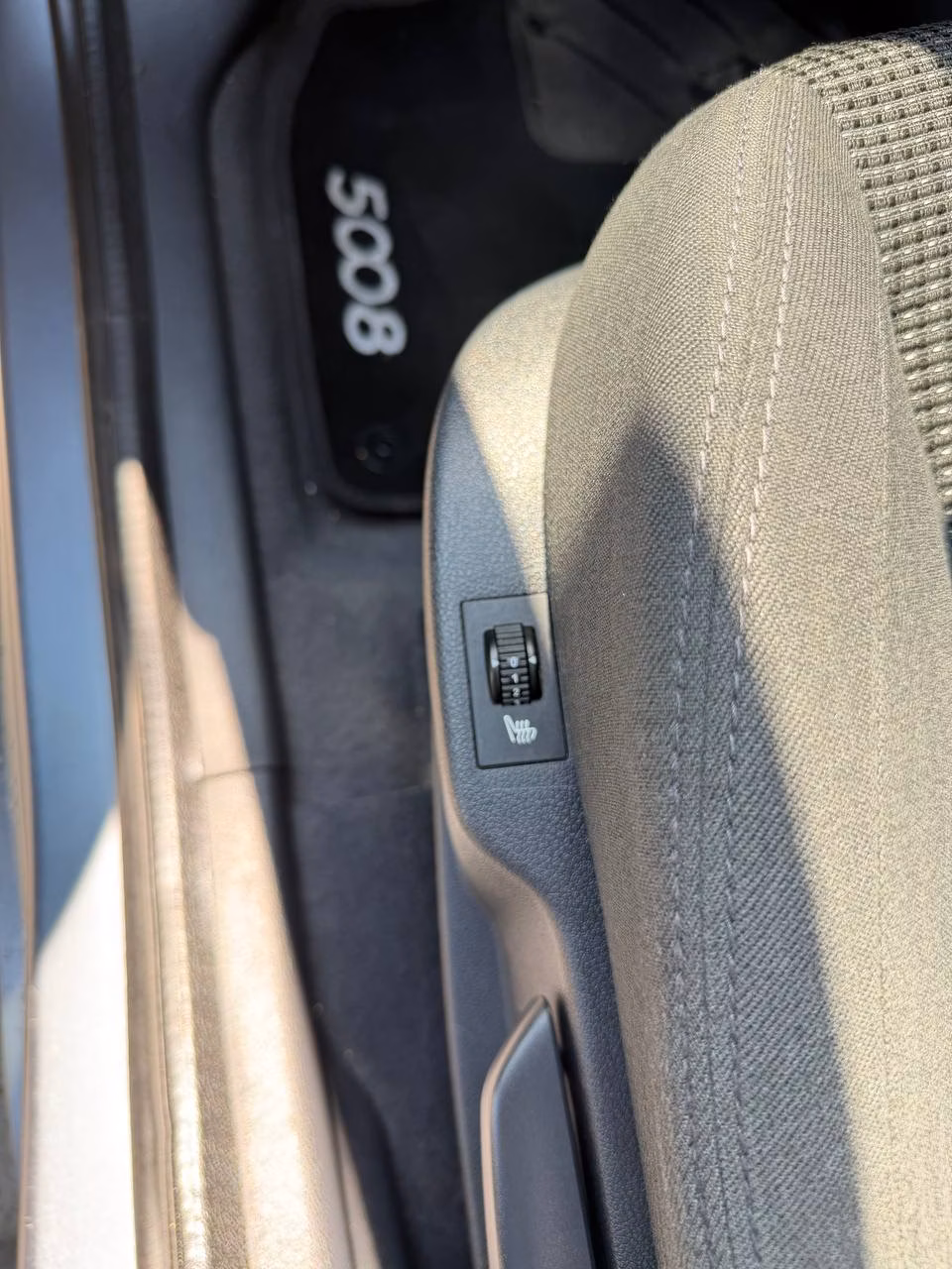 Peugeot 5008 фото 16