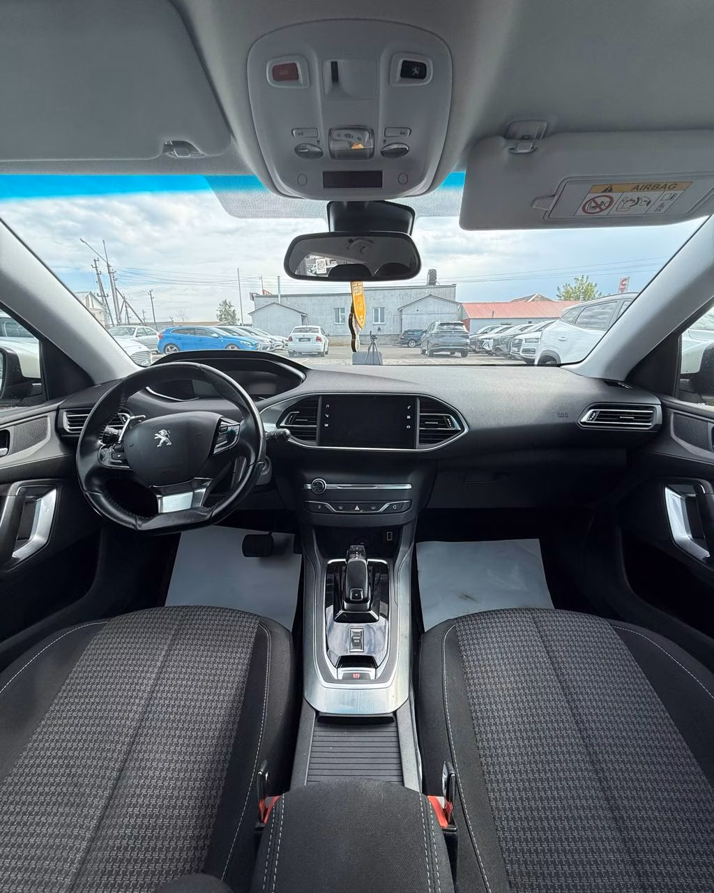 Peugeot 308 фото 9