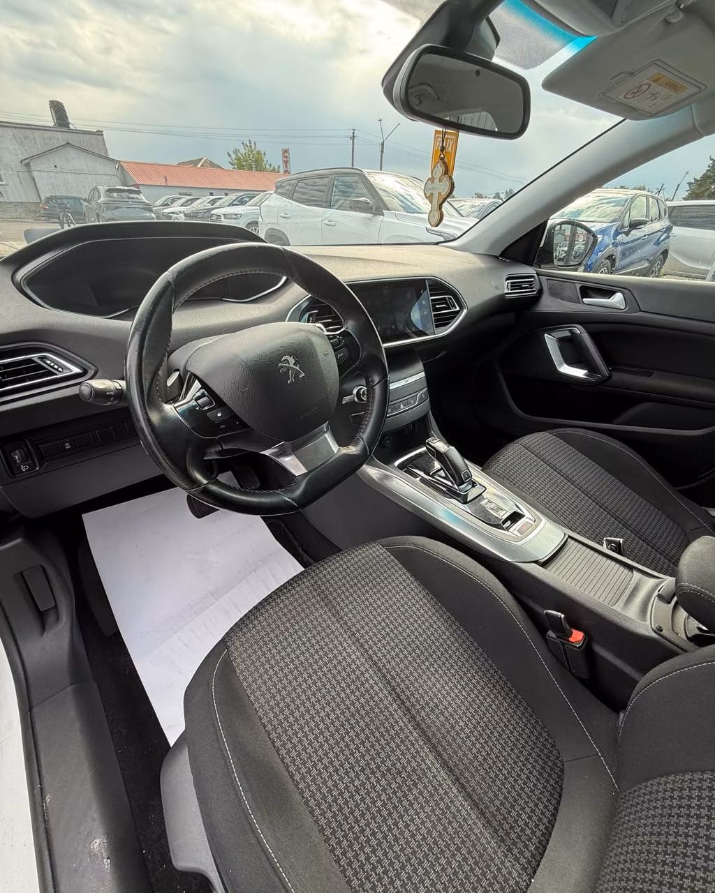 Peugeot 308 фото 10