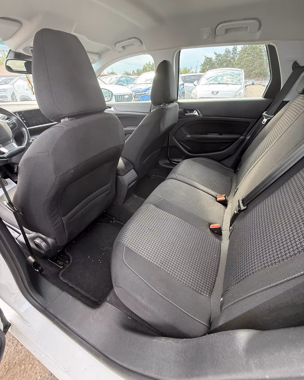 Peugeot 308 фото 11