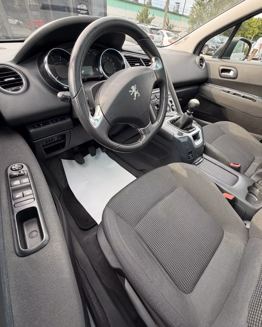Peugeot 5008 фото 9