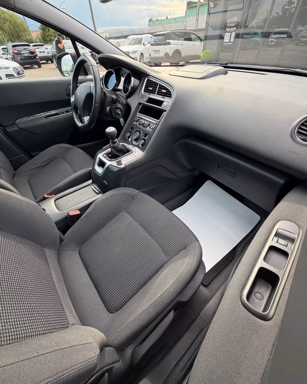 Peugeot 5008 фото 12