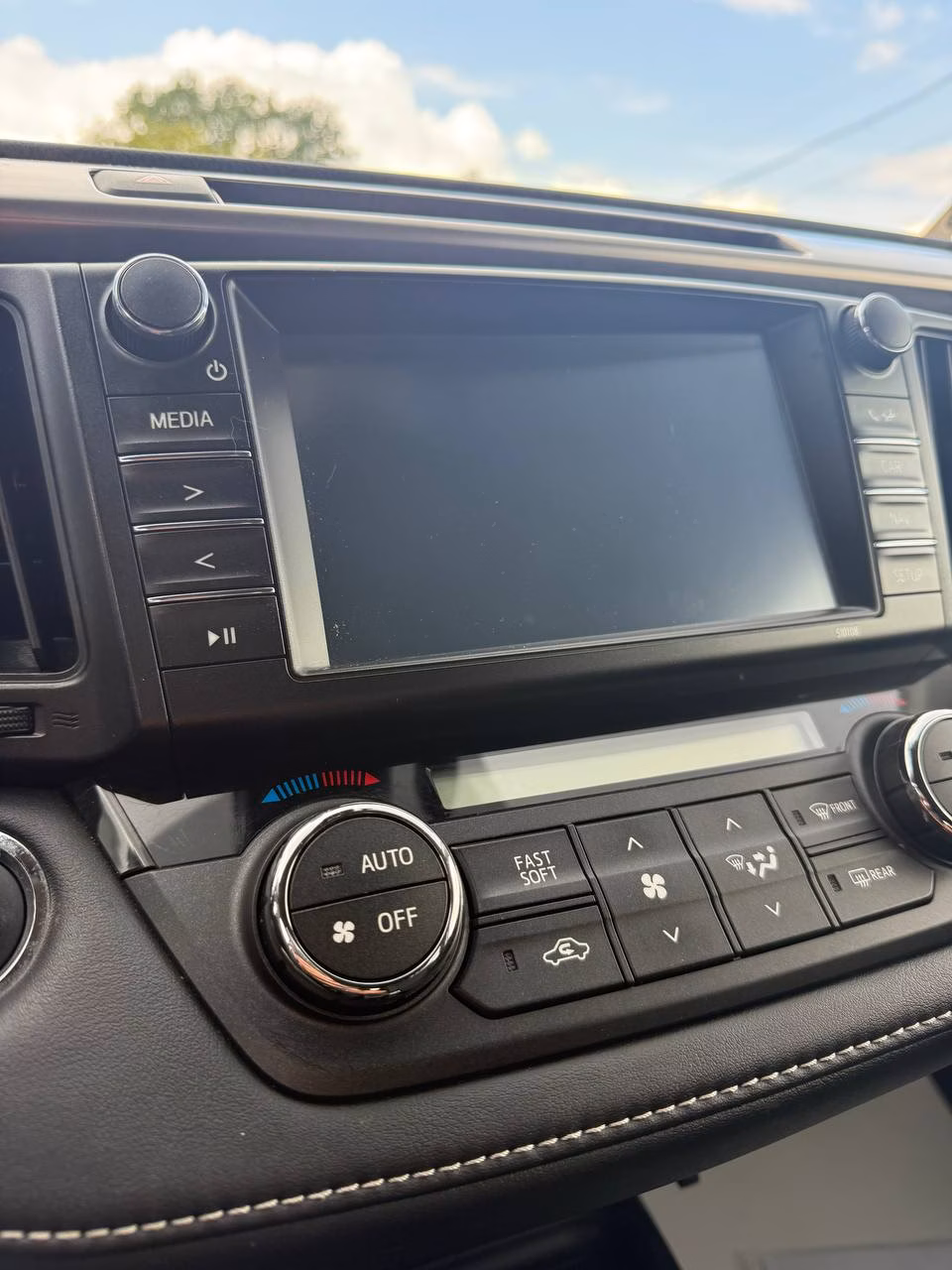 Toyota RAV4 фото 11