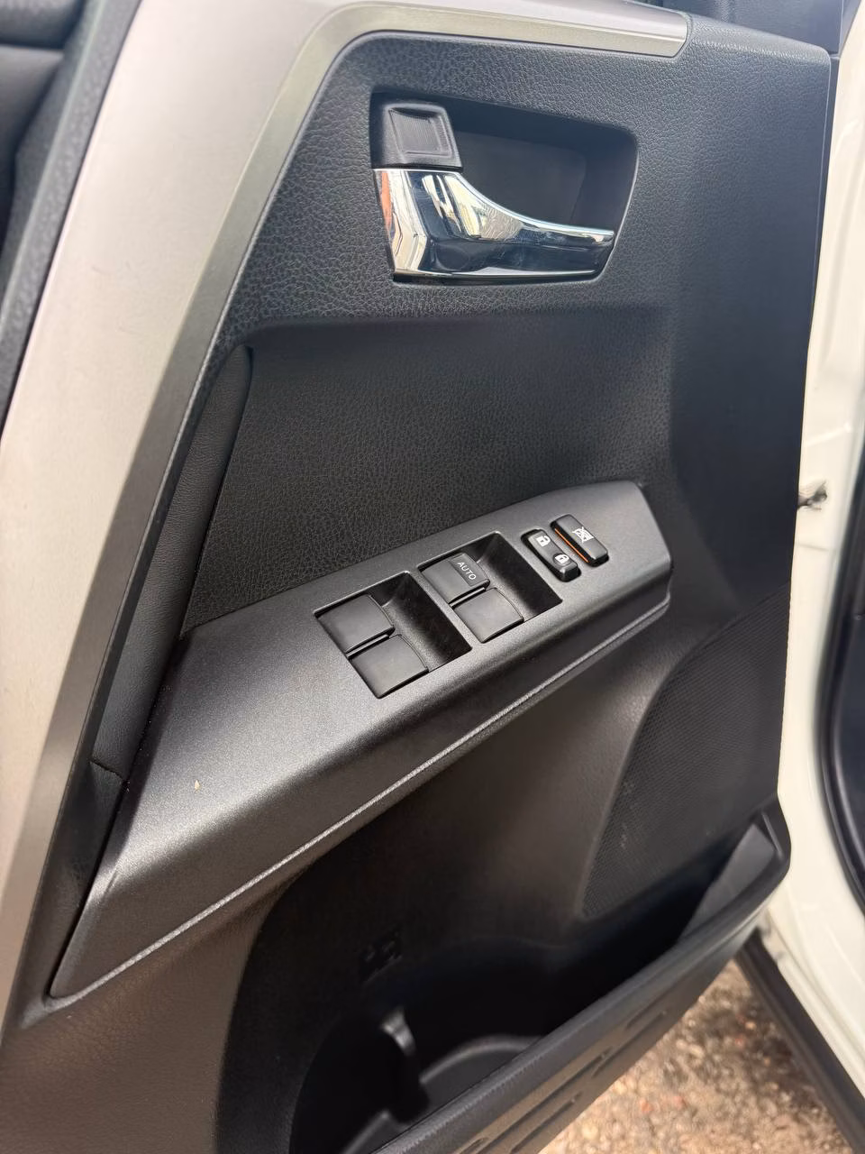 Toyota RAV4 фото 12